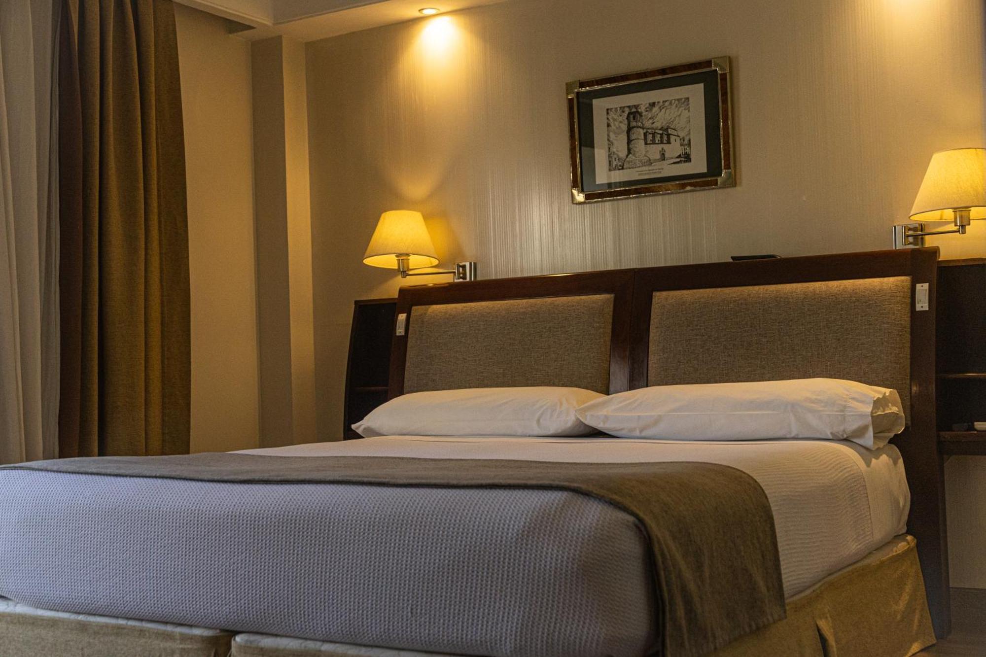 Hotel Almeria Salta Buitenkant foto